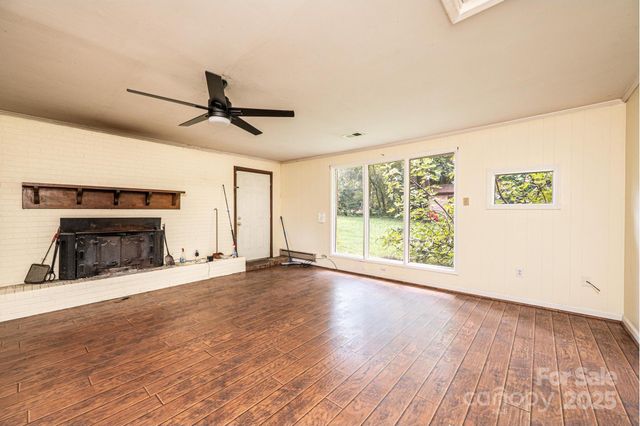 1460 23rd Avenue Place NE, Hickory, NC 28601