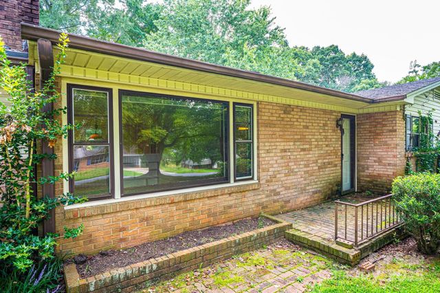 1460 23rd Avenue Place NE, Hickory, NC 28601