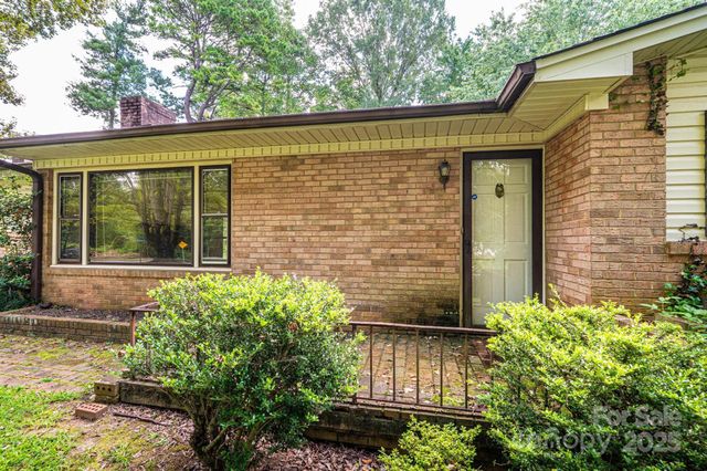 1460 23rd Avenue Place NE, Hickory, NC 28601