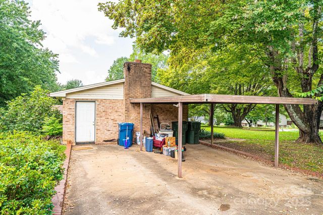 1460 23rd Avenue Place NE, Hickory, NC 28601
