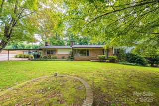 1460 23rd Avenue Place NE, Hickory, NC 28601