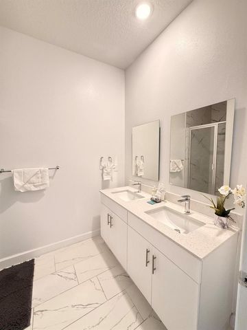 653 Trikomo Drive, Davenport, FL 33896