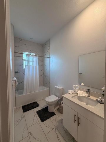 653 Trikomo Drive, Davenport, FL 33896