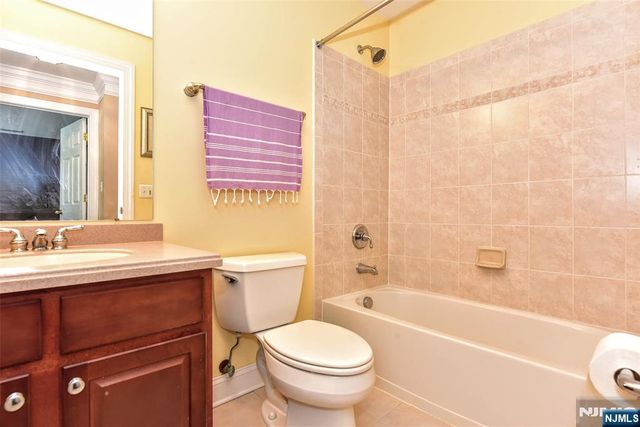 12 Debruyle Court 806, Hawthorne, NJ 07506