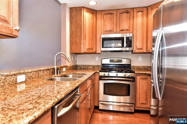 12 Debruyle Court 806, Hawthorne, NJ 07506