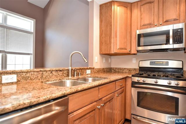 12 Debruyle Court 806, Hawthorne, NJ 07506