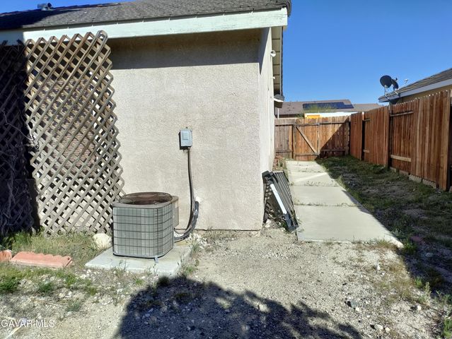 37759 67th Street, Palmdale, CA 93552