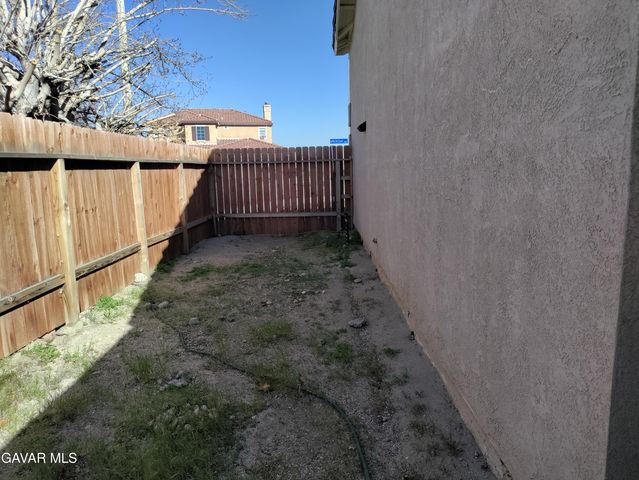 37759 67th Street, Palmdale, CA 93552