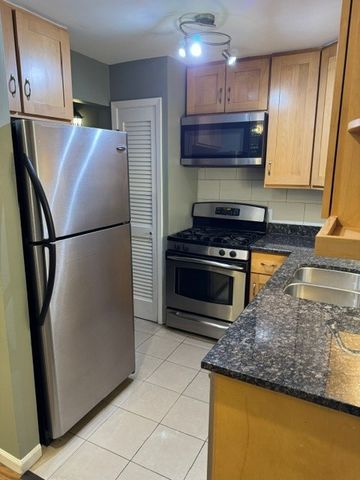 247 N Neltnor Boulevard E2D, West Chicago, IL 60185