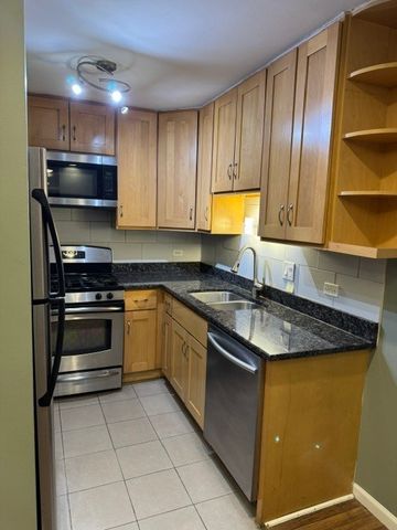 247 N Neltnor Boulevard E2D, West Chicago, IL 60185