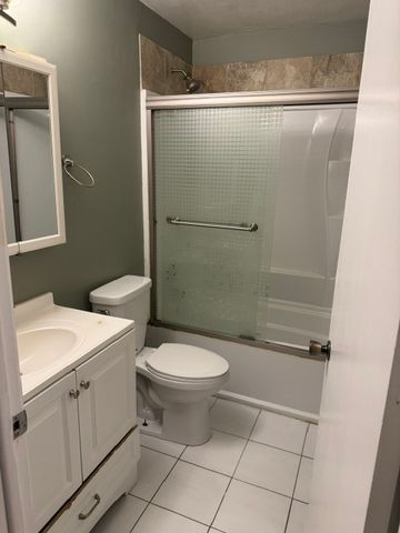 247 N Neltnor Boulevard E2D, West Chicago, IL 60185