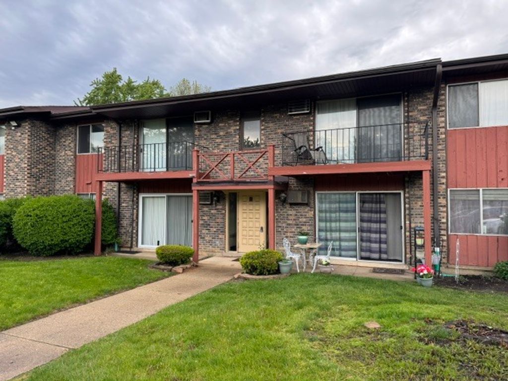 247 N Neltnor Boulevard E2D, West Chicago, IL 60185