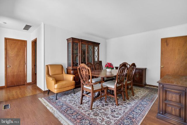 203 COUNTRYSIDE LN, Mount Laurel, NJ 08054