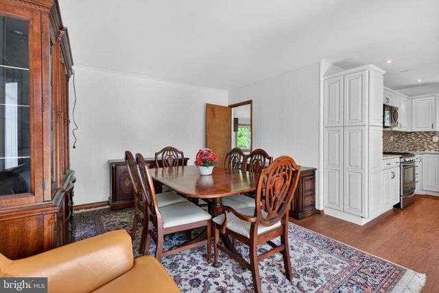 203 COUNTRYSIDE LN, Mount Laurel, NJ 08054