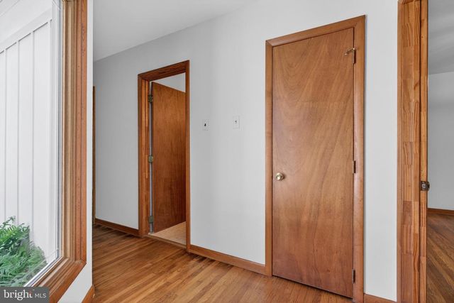 203 COUNTRYSIDE LN, Mount Laurel, NJ 08054