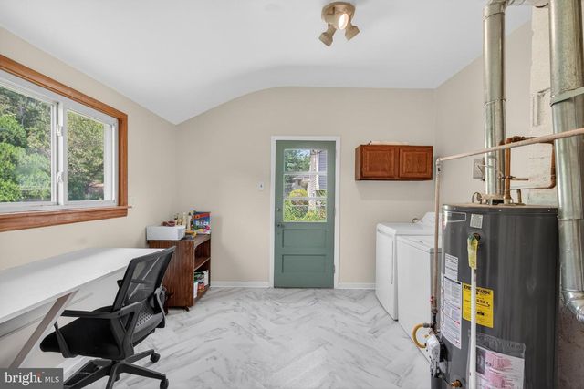 203 COUNTRYSIDE LN, Mount Laurel, NJ 08054