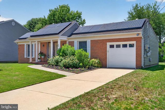 203 COUNTRYSIDE LN, Mount Laurel, NJ 08054