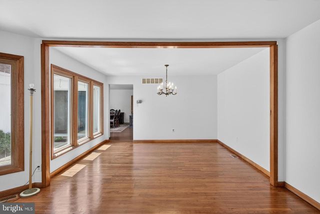 203 COUNTRYSIDE LN, Mount Laurel, NJ 08054