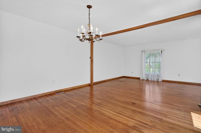 203 COUNTRYSIDE LN, Mount Laurel, NJ 08054