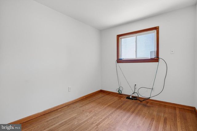 203 COUNTRYSIDE LN, Mount Laurel, NJ 08054