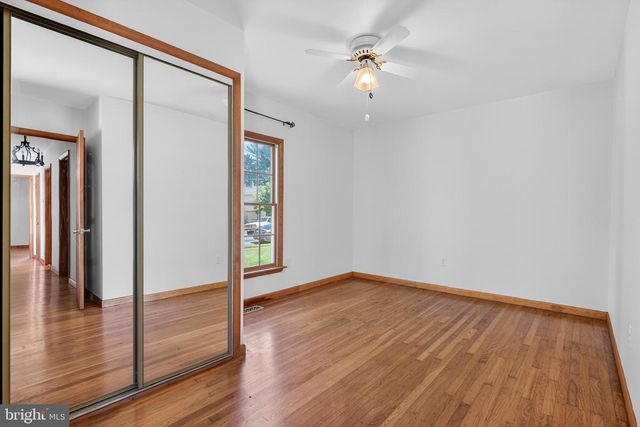203 COUNTRYSIDE LN, Mount Laurel, NJ 08054