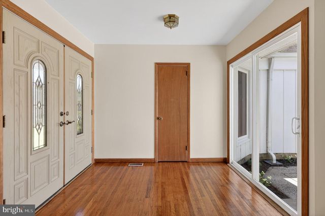 203 COUNTRYSIDE LN, Mount Laurel, NJ 08054