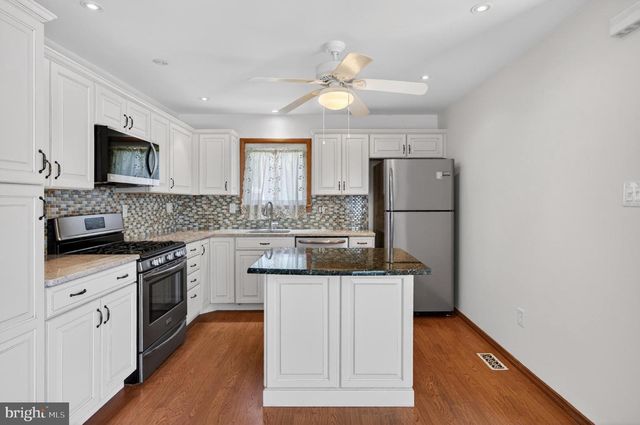 203 COUNTRYSIDE LN, Mount Laurel, NJ 08054