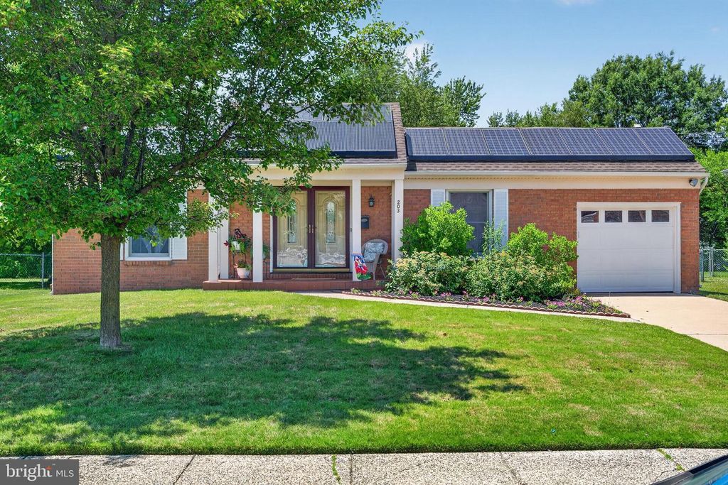 203 COUNTRYSIDE LN, Mount Laurel, NJ 08054