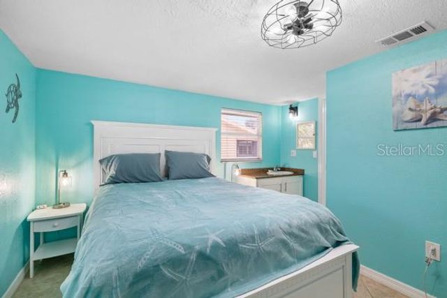 5043 N BEACH ROAD, Englewood, FL 34223