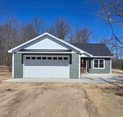 6533 Jeffrey Place, Green Lake Twp, MI 49637