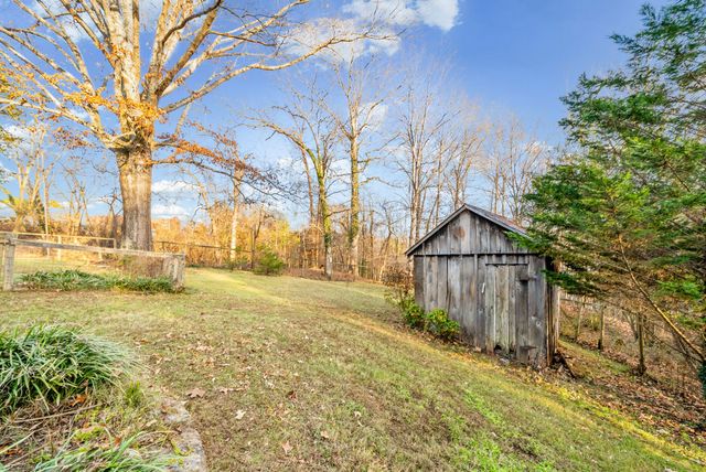 106 Cedar St, Dover, TN 37058