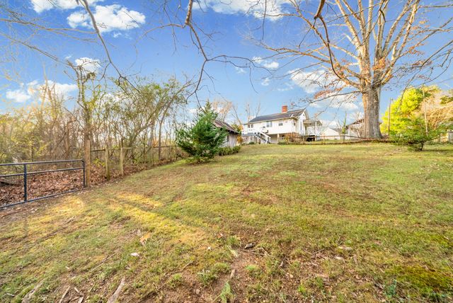 106 Cedar St, Dover, TN 37058