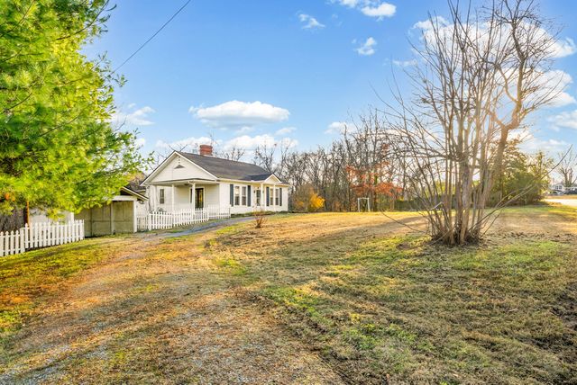 106 Cedar St, Dover, TN 37058