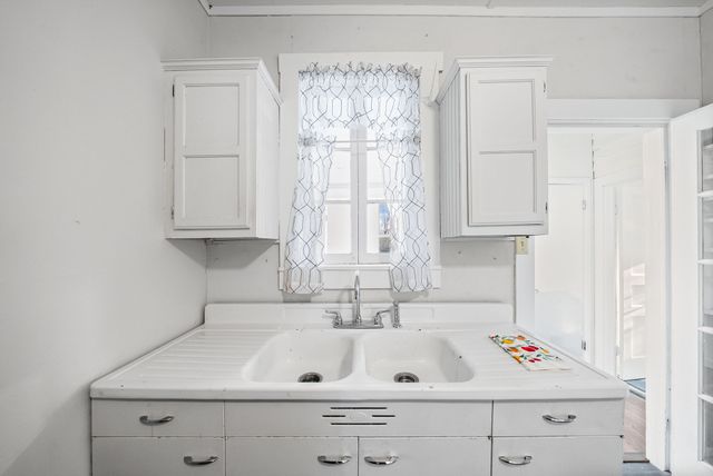 106 Cedar St, Dover, TN 37058