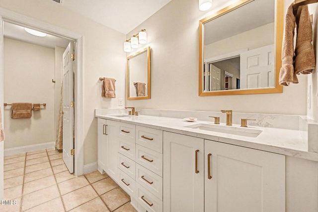 71005 Russell, Chapel Hill, NC 27517