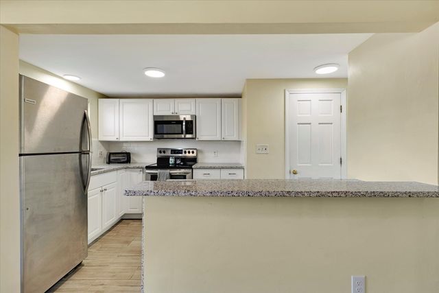 405 Village Dr 405, Bourne, MA 02532