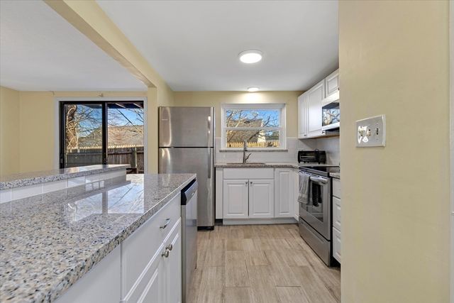 405 Village Dr 405, Bourne, MA 02532