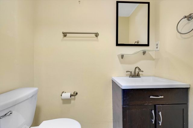 405 Village Dr 405, Bourne, MA 02532