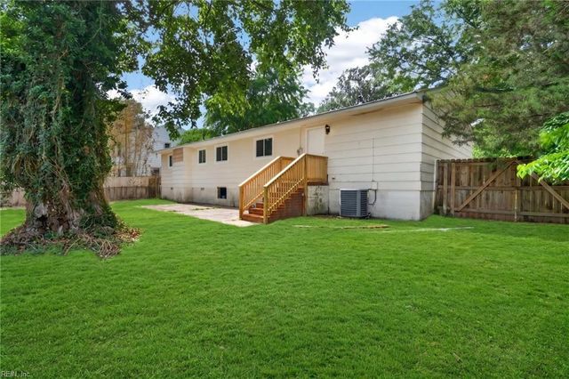 109 Fischer DR, Newport News, VA 23608