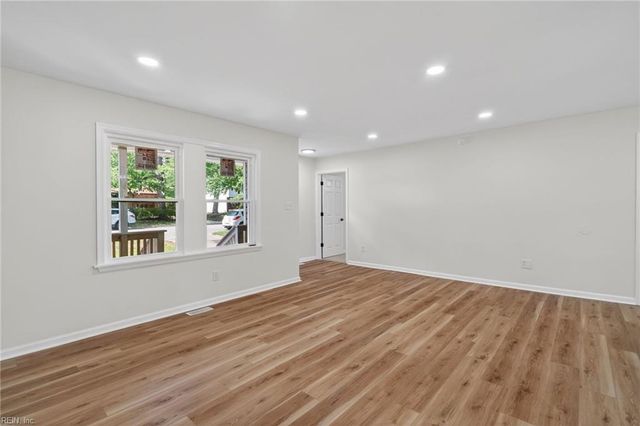 109 Fischer DR, Newport News, VA 23608