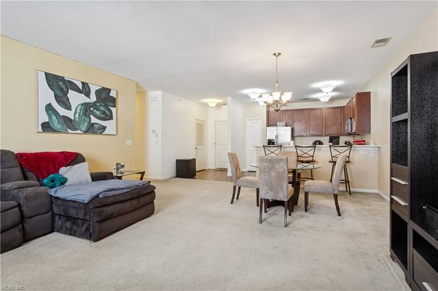 4316 Hillingdon Bnd Apt 304, Chesapeake, VA 23321