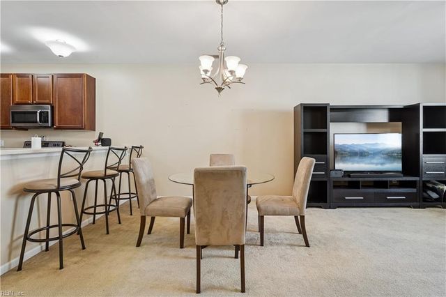 4316 Hillingdon Bnd Apt 304, Chesapeake, VA 23321