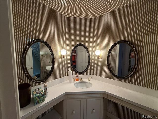 7122 Pebble Park Drive, West Bloomfield, MI 48322