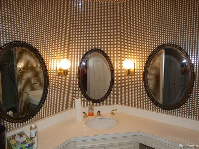 7122 Pebble Park Drive, West Bloomfield, MI 48322