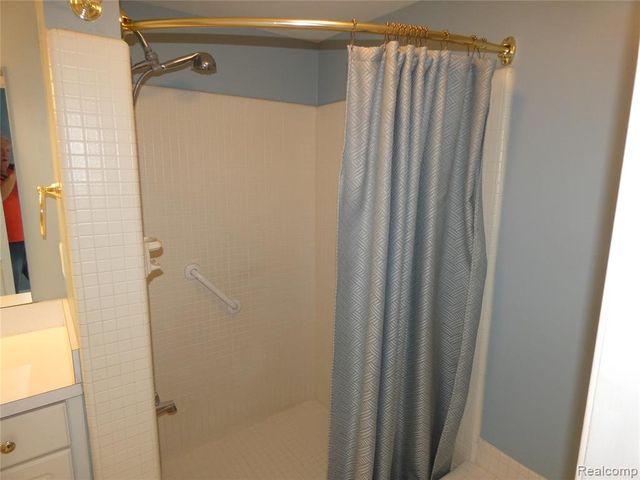 7122 Pebble Park Drive, West Bloomfield, MI 48322