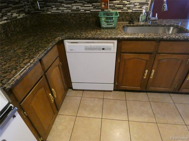 7122 Pebble Park Drive, West Bloomfield, MI 48322