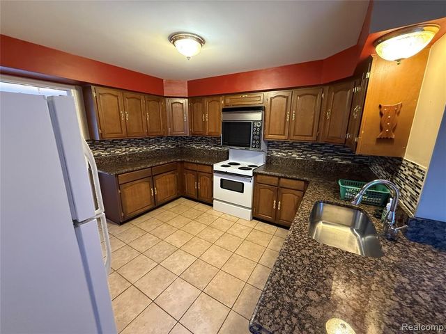 7122 Pebble Park Drive, West Bloomfield, MI 48322