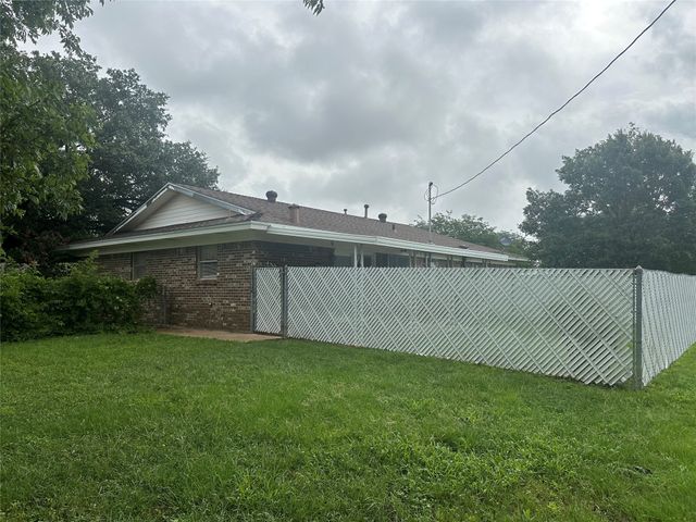 1916 11th Street, Mineral Wells, TX 76067