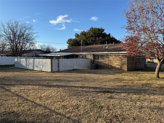 1916 11th Street, Mineral Wells, TX 76067