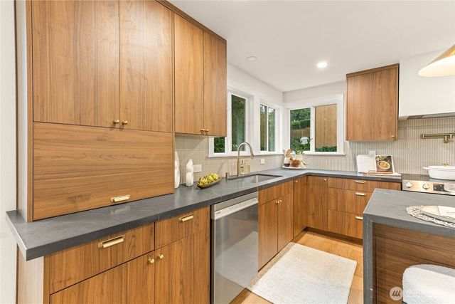 13125 NE 128TH Place, Kirkland, WA 98034